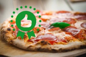 Pizza e pollice in su