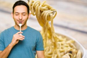 pasta dei cornuti e immagine di uomo