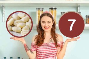 Ragazza in cucina e gnocchi