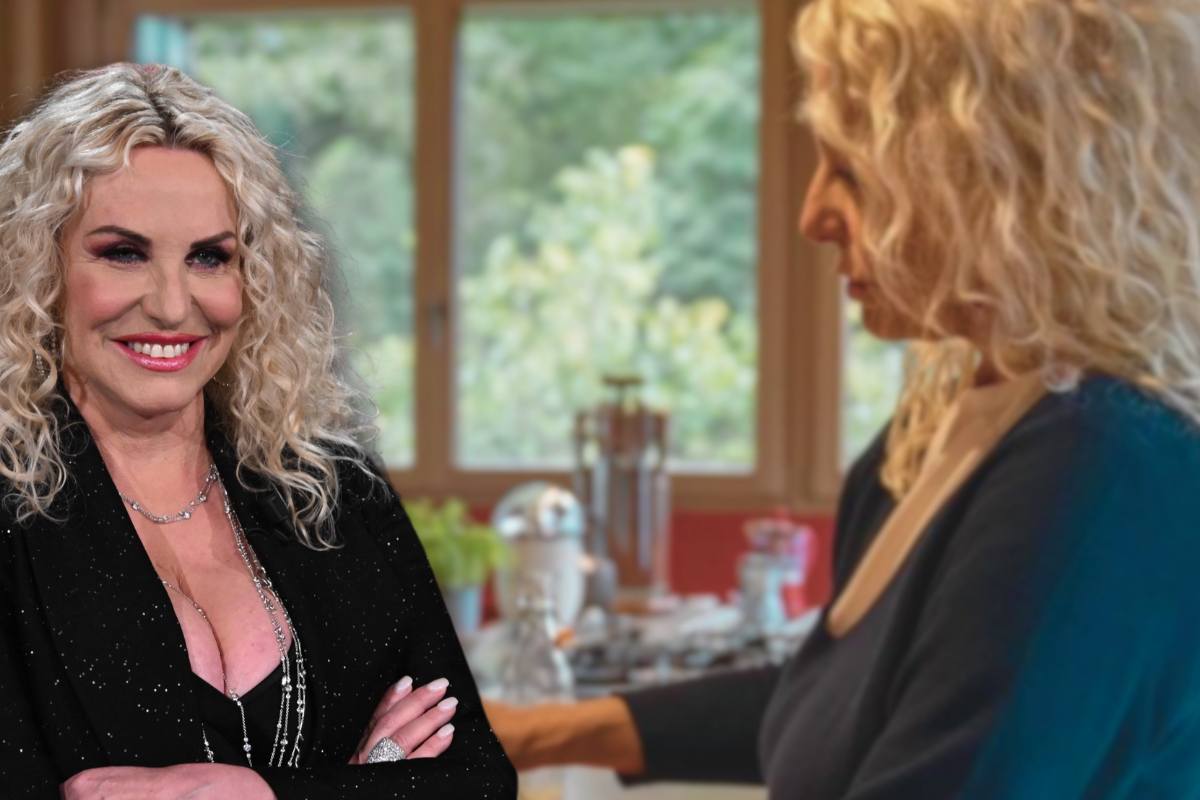 Antonella Clerici in primo piano e nella sua cucina
