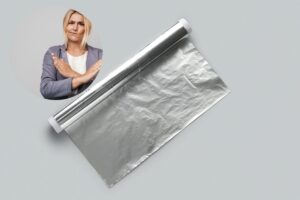 carta stagnola e donna indica no