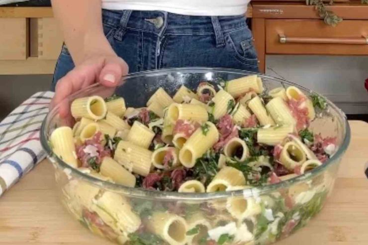 Pasta fredda con bresaola e rucola 