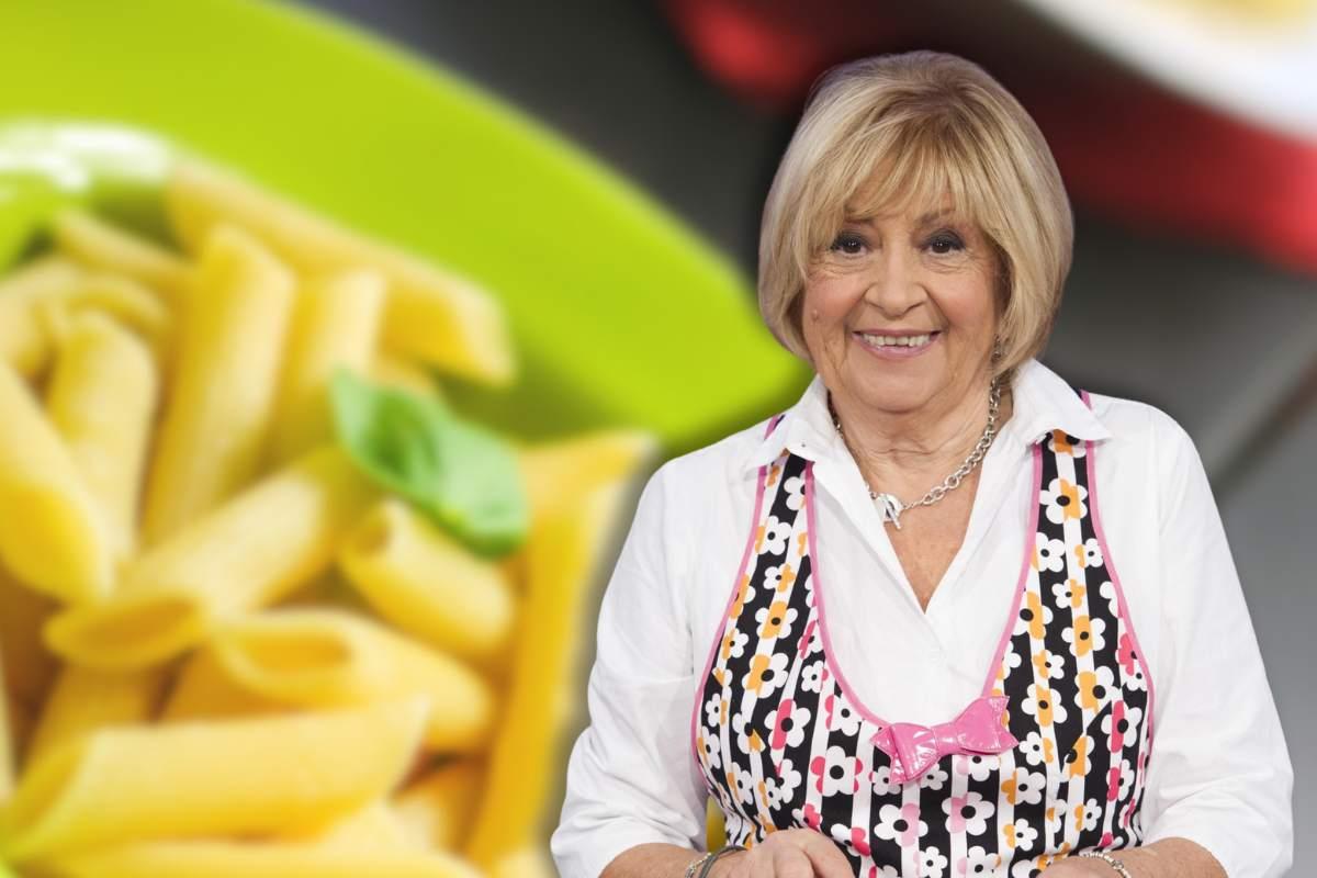 Anna Moroni e nello sfondo piatto di penne