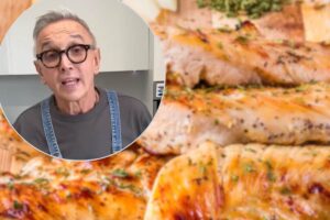 Bruno Barbieri e nello sfondo piatto di pollo
