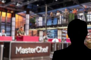 Studio di Masterchef e sagoma nera