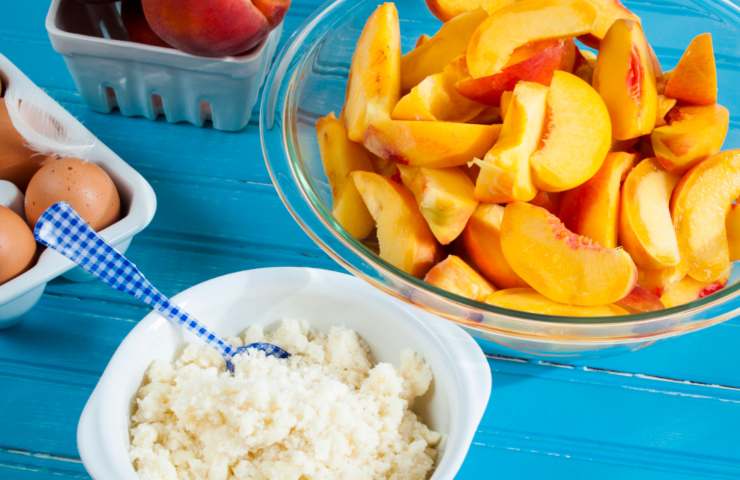 ingredienti per dolce alle pesche
