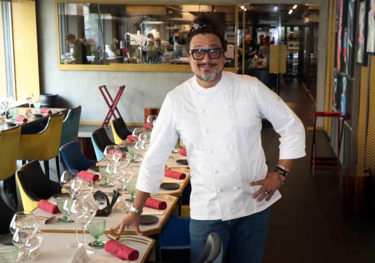 Alessandro Borghese in un ristorante