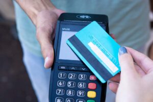 Carta dedicata a te che passa sul pos del supermercato