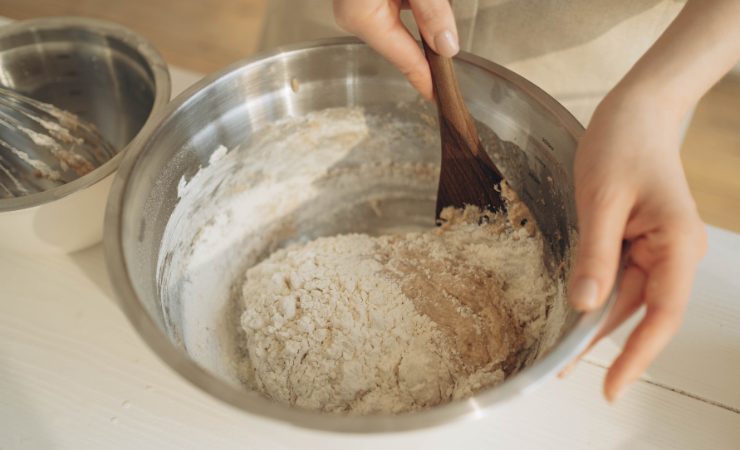 impasto con farina acqua e lievito