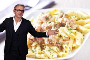bruno barbieri e un piatto di pasta col tonno