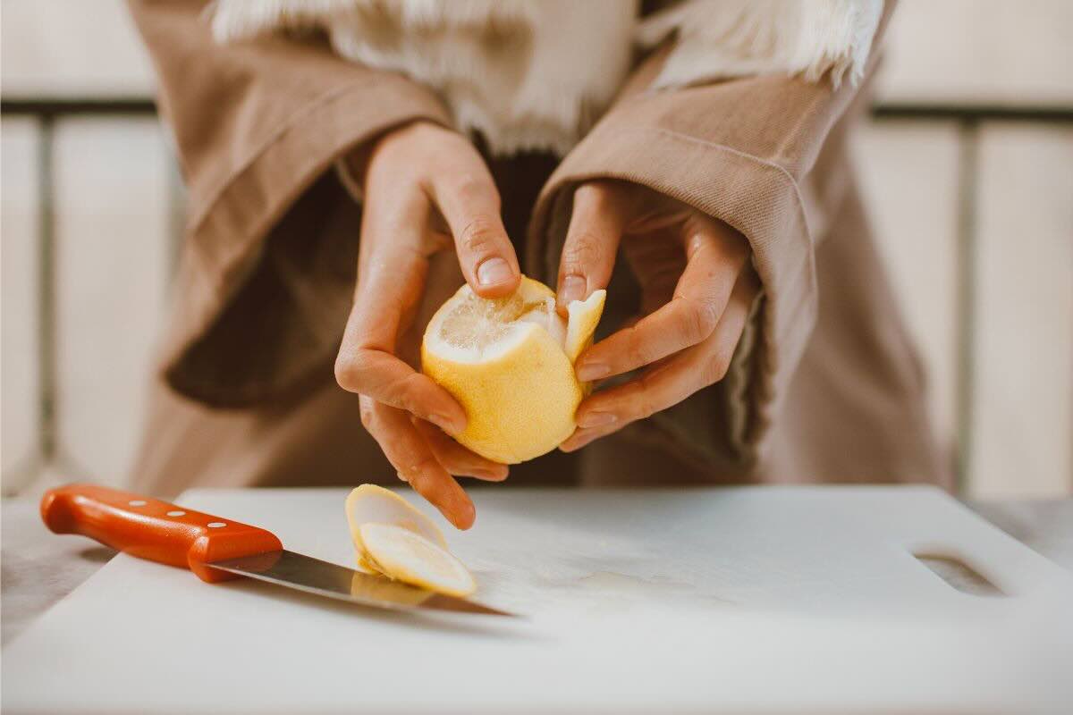 Sbucciare il limone