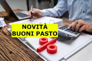 persona lavora in ufficio, simbolo percentuale, novità buoni pasto