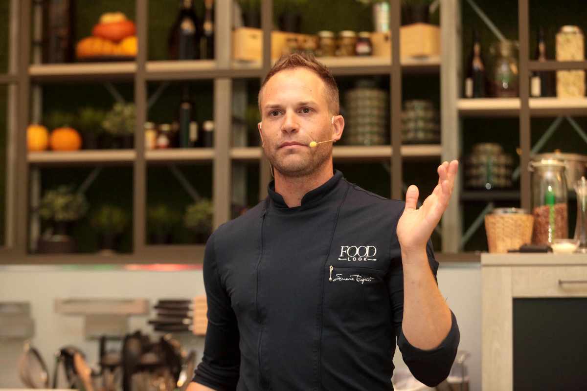 Chef Simone Rugiati con espressione seria
