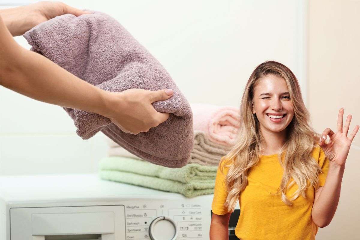 donna con asciugamano in mano e un'altra che fa ok