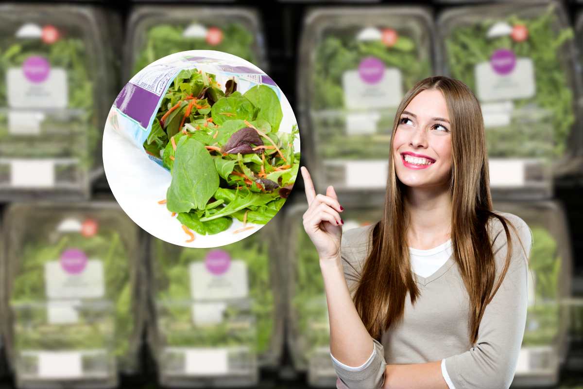 insalate in busta e donna che indica