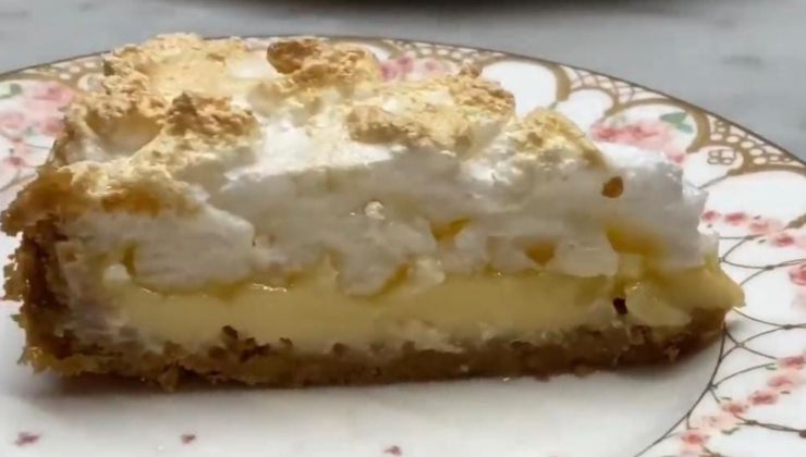Fetta di torta meringata