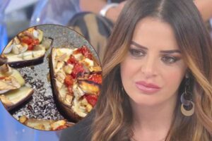 Roberta Di Padua in primo piano e melanzane