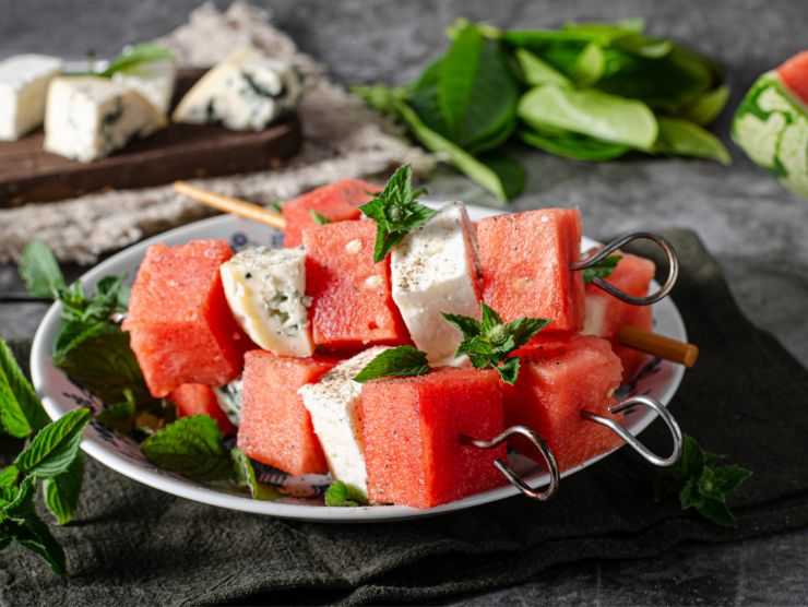 spiedini con feta e anguria