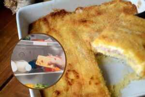 Torta di patate e angolo di un frigo aperto
