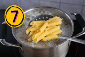 7 errori che fai quando cucini la pasta (anche se pensi di farla bene)