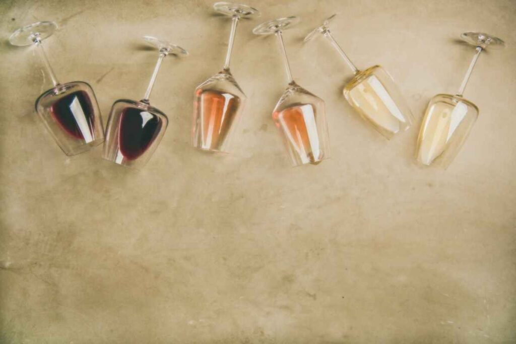 Perché il vino a casa tua non sa mai come al ristorante (e cosa sbagli senza saperlo)