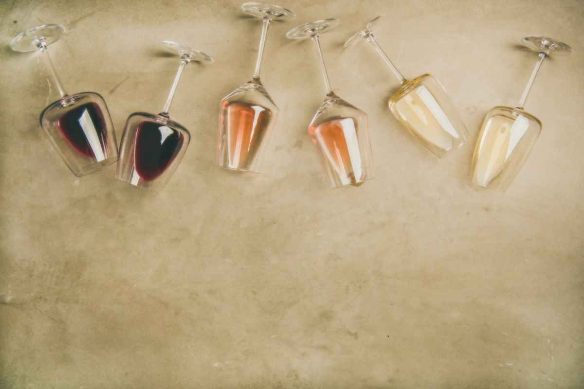 Perché il vino a casa tua non sa mai come al ristorante (e cosa sbagli senza saperlo)