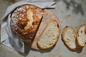 Non tutti lo sanno, ma conservare così il pane lo rovina in poche ore