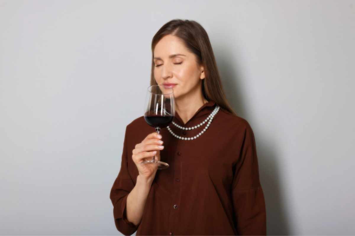 Il vino non va mai servito così: il dettaglio che cambia tutto