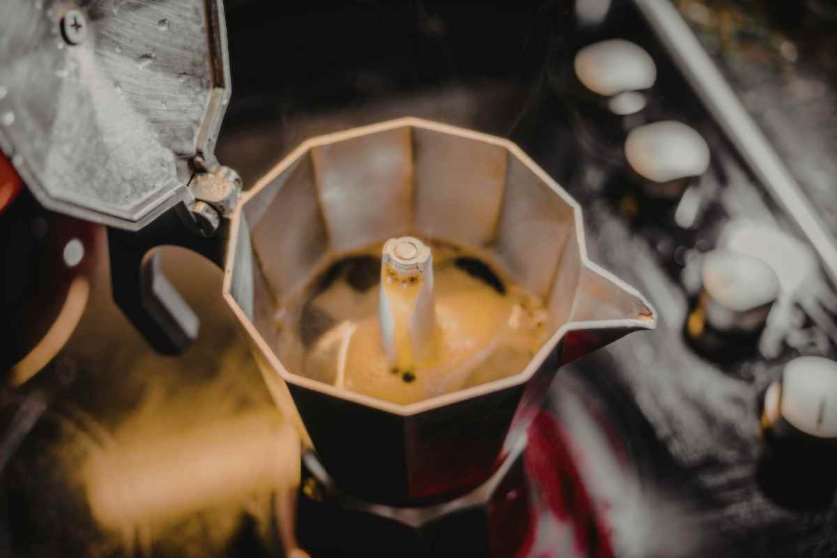 Caffè amaro o troppo acido? L’errore che fai ogni mattina senza saperlo