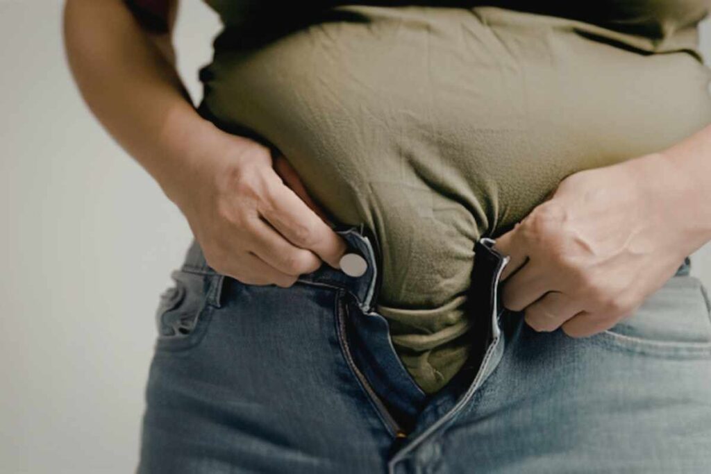 Mangiare tardi la sera: quanto influisce davvero sul peso