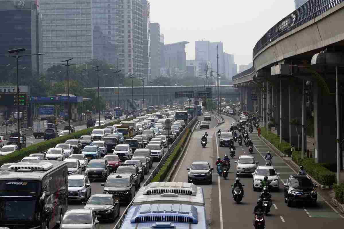 Il traffico scalda le città più di quanto pensiamo: la scoperta che cambia tutto