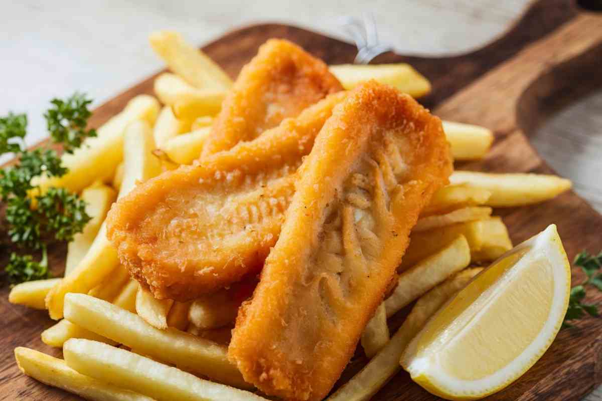 Fish and chips a rischio: il Regno Unito resta senza merluzzo e scatta l’allarme nazionale