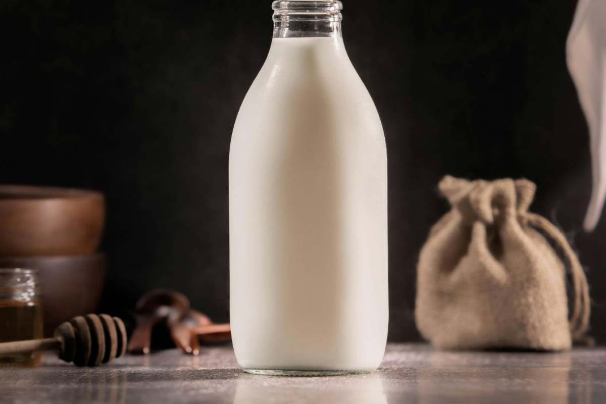 Allarme latte, c'è un problema che fa tremare l'Italia: cosa sta succedendo davvero